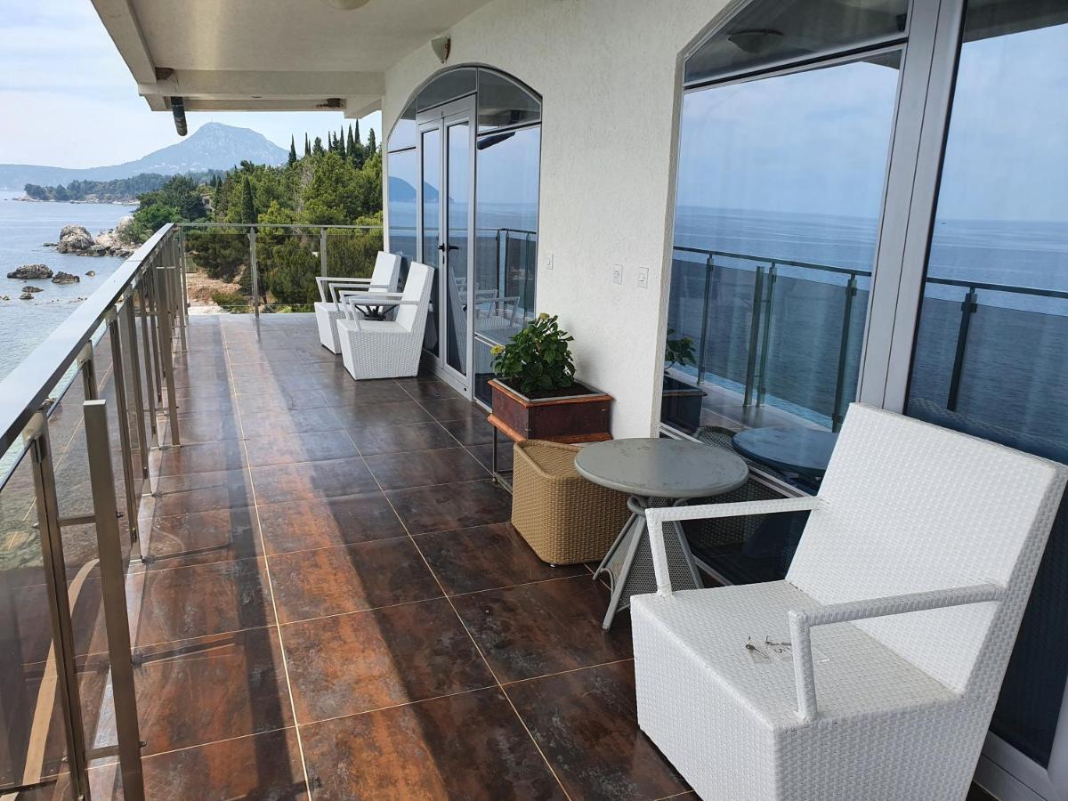 Sunset View Apartments Bar Exterior photo