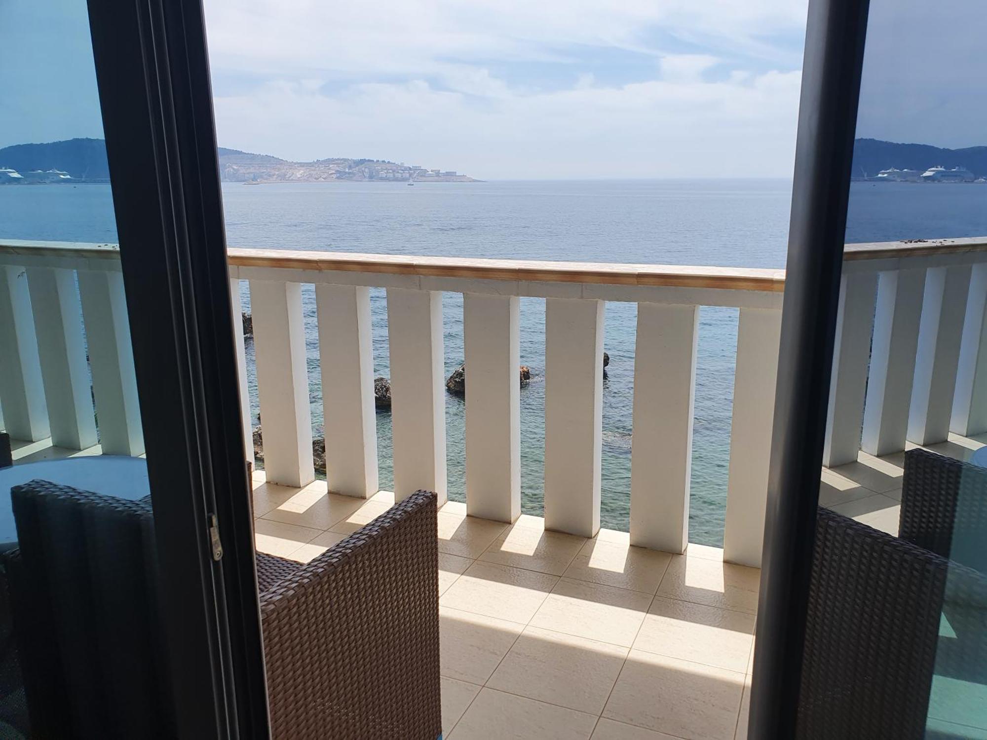 Sunset View Apartments Bar Room photo