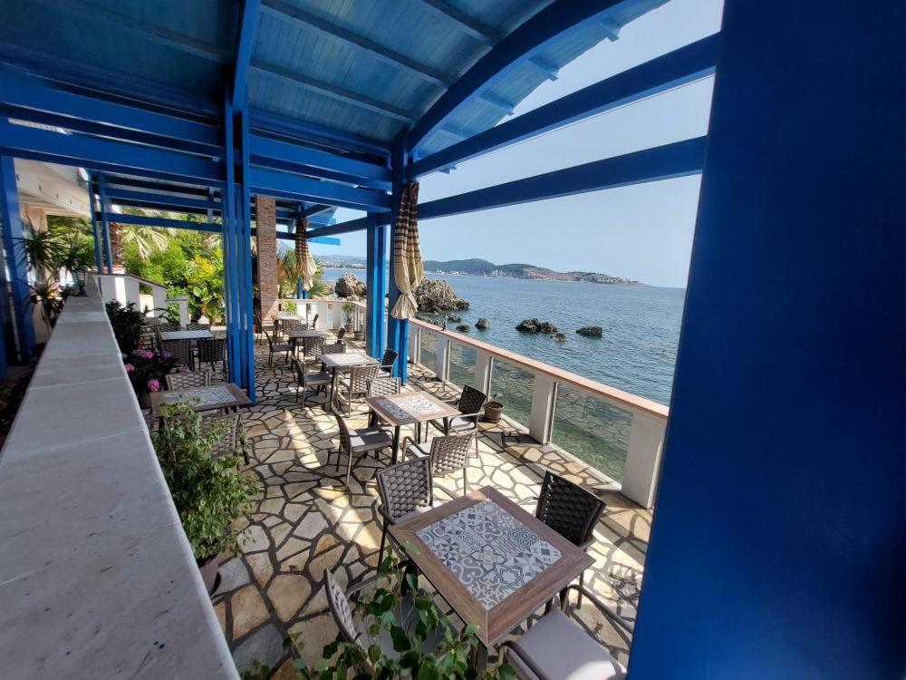 Sunset View Apartments Bar Exterior photo