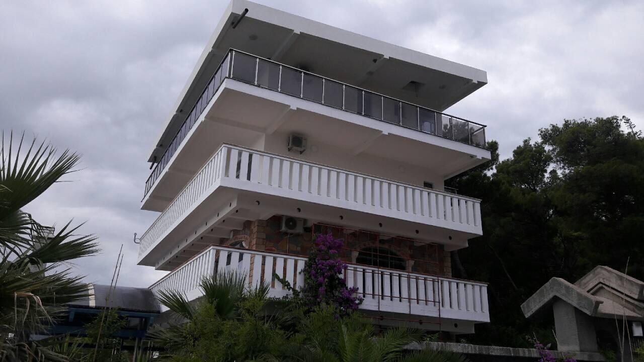 Sunset View Apartments Bar Exterior photo